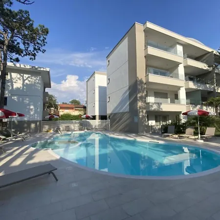 Apartman Wide Three-bedroom Flat In A Modern *