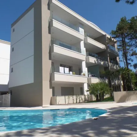 Wide Three-bedroom Flat In A Modern Apartman *